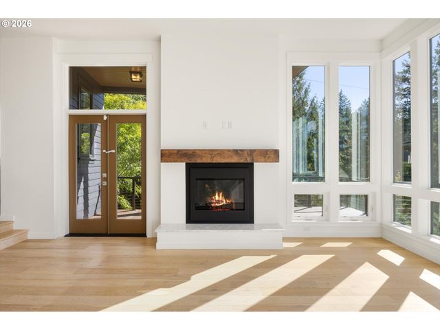 3718 Sw HILLSIDE Dr, Portland, OR 97221