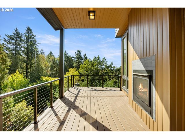 3718 Sw HILLSIDE Dr, Portland, OR 97221