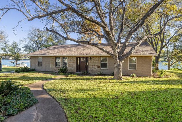 1922 Purple Sage LN, Kingsland, TX 78639