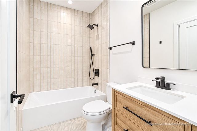 4848 W Eddy Street, Chicago, IL 60641