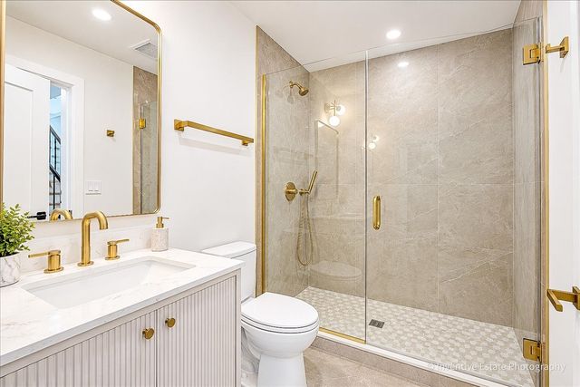 4848 W Eddy Street, Chicago, IL 60641
