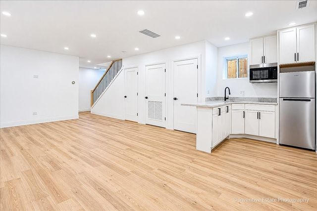 4848 W Eddy Street, Chicago, IL 60641