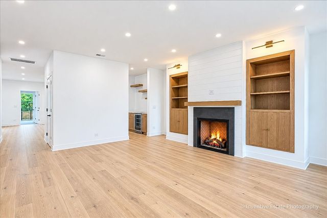 4848 W Eddy Street, Chicago, IL 60641