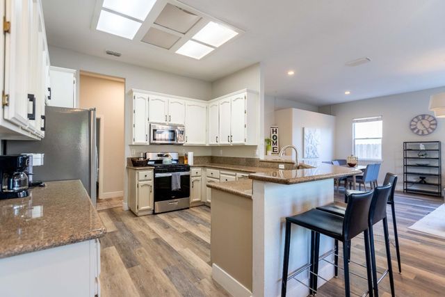 7963 Montevina Dr, Sacramento, CA 95829