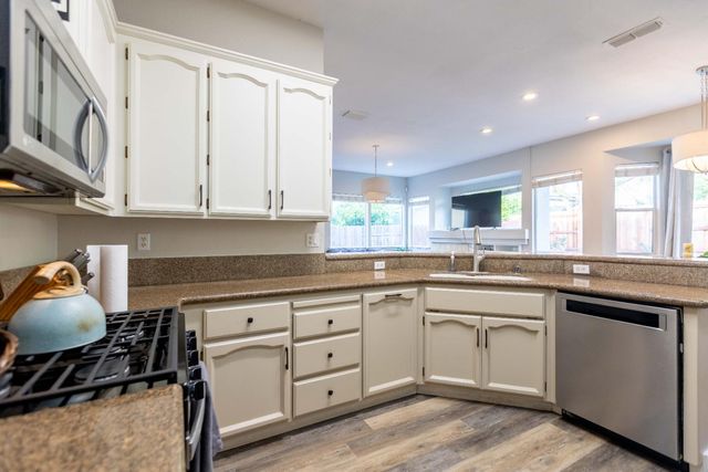 7963 Montevina Dr, Sacramento, CA 95829