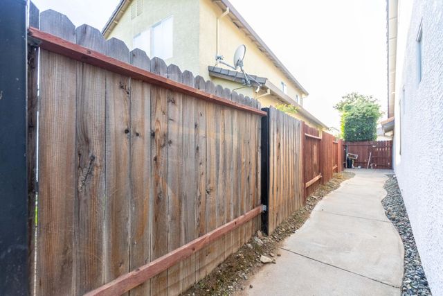 7963 Montevina Dr, Sacramento, CA 95829