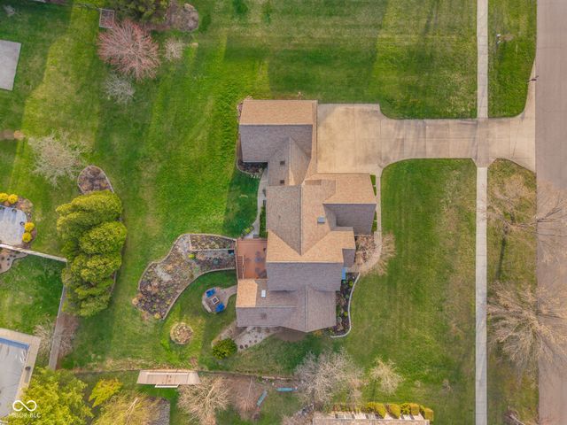 2521 Apple Blossom Lane, Columbus, IN 47201