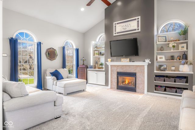 2521 Apple Blossom Lane, Columbus, IN 47201