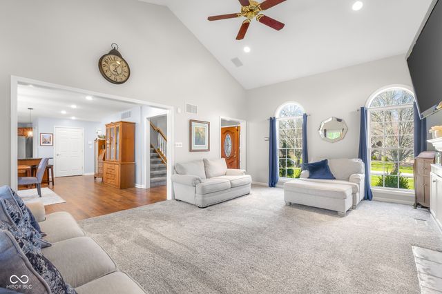 2521 Apple Blossom Lane, Columbus, IN 47201