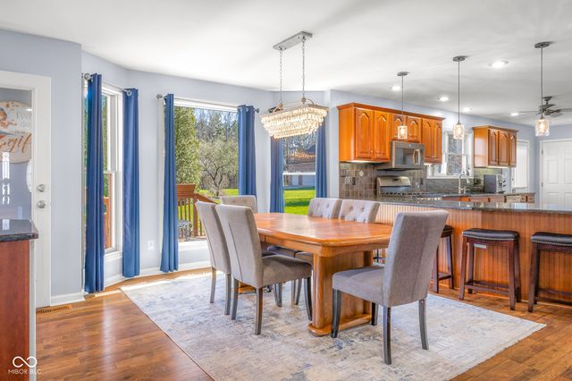 2521 Apple Blossom Lane, Columbus, IN 47201