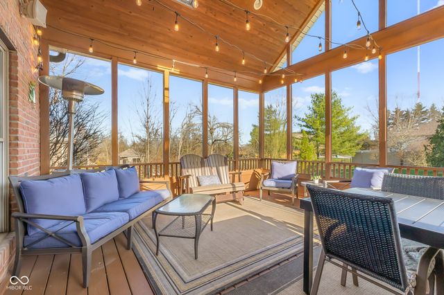 2521 Apple Blossom Lane, Columbus, IN 47201