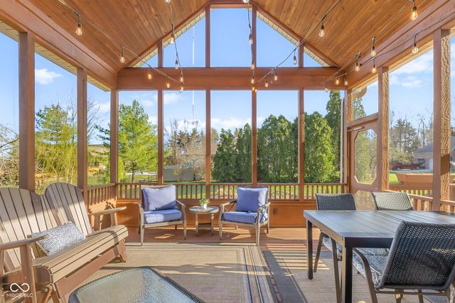 2521 Apple Blossom Lane, Columbus, IN 47201