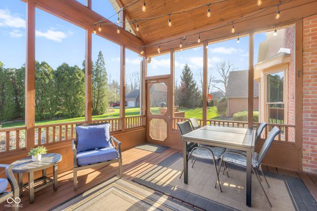 2521 Apple Blossom Lane, Columbus, IN 47201