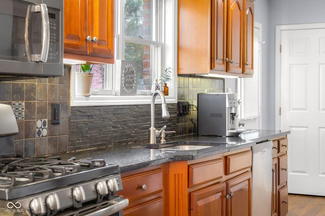 2521 Apple Blossom Lane, Columbus, IN 47201