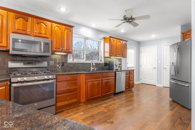 2521 Apple Blossom Lane, Columbus, IN 47201