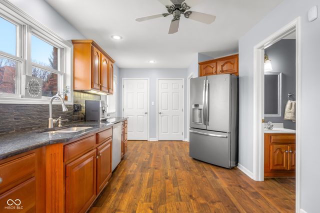 2521 Apple Blossom Lane, Columbus, IN 47201