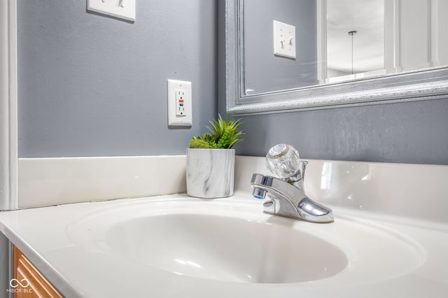 2521 Apple Blossom Lane, Columbus, IN 47201