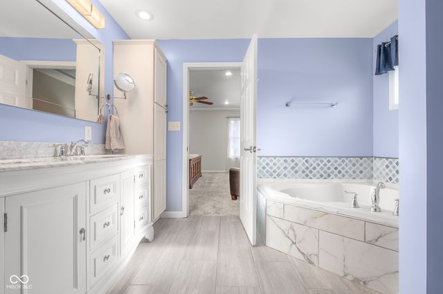 2521 Apple Blossom Lane, Columbus, IN 47201