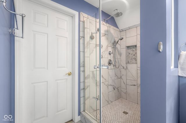 2521 Apple Blossom Lane, Columbus, IN 47201