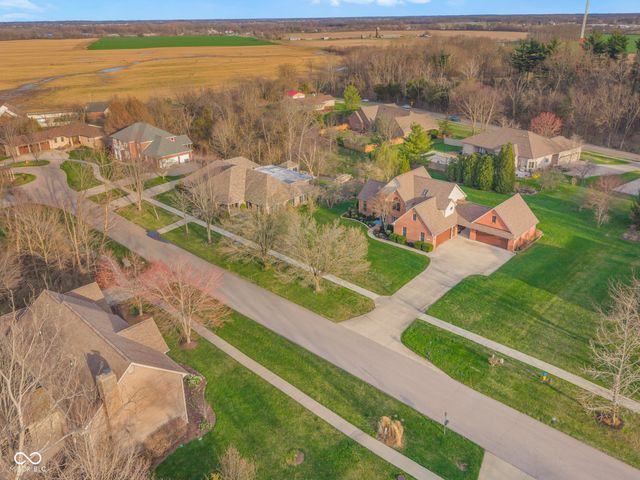 2521 Apple Blossom Lane, Columbus, IN 47201