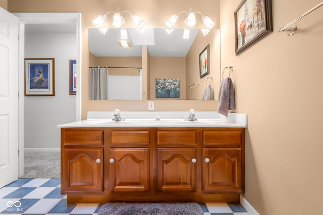 2521 Apple Blossom Lane, Columbus, IN 47201