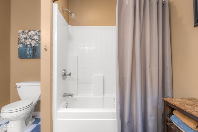 2521 Apple Blossom Lane, Columbus, IN 47201