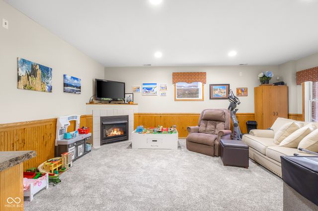 2521 Apple Blossom Lane, Columbus, IN 47201