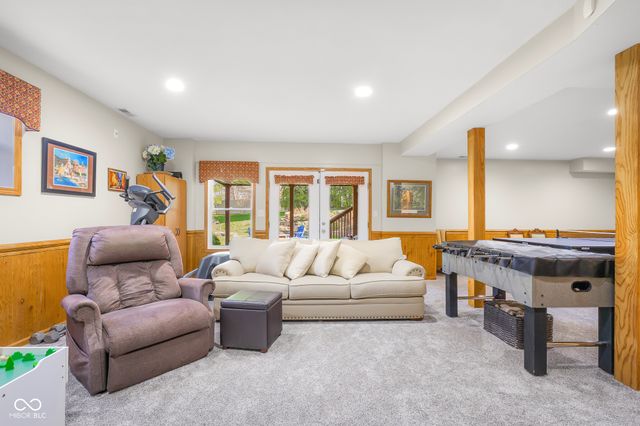 2521 Apple Blossom Lane, Columbus, IN 47201