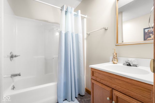 2521 Apple Blossom Lane, Columbus, IN 47201