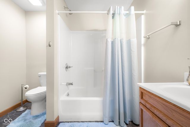 2521 Apple Blossom Lane, Columbus, IN 47201