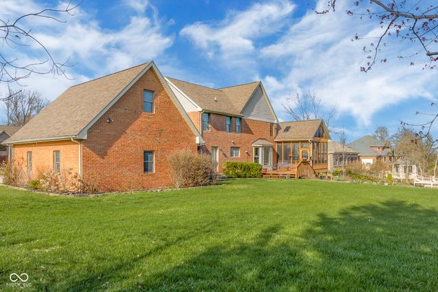 2521 Apple Blossom Lane, Columbus, IN 47201