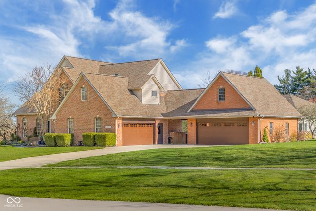 2521 Apple Blossom Lane, Columbus, IN 47201