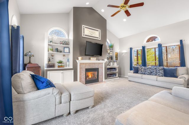 2521 Apple Blossom Lane, Columbus, IN 47201