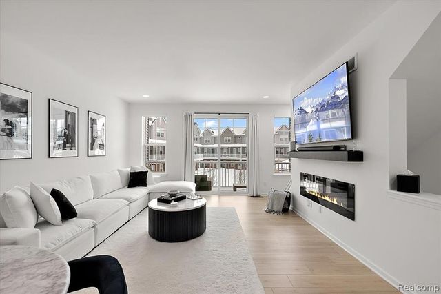 3951 Trailwaycommons Circle, Auburn Hills, MI 48326