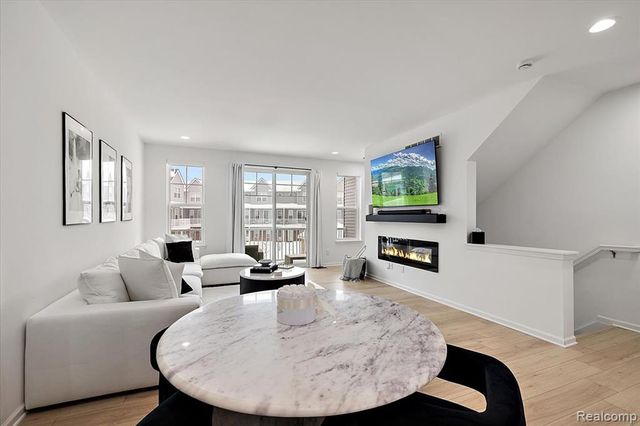 3951 Trailwaycommons Circle, Auburn Hills, MI 48326