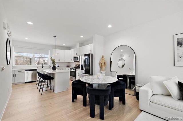 3951 Trailwaycommons Circle, Auburn Hills, MI 48326