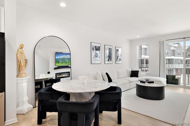 3951 Trailwaycommons Circle, Auburn Hills, MI 48326