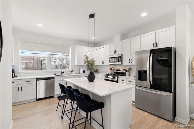 3951 Trailwaycommons Circle, Auburn Hills, MI 48326