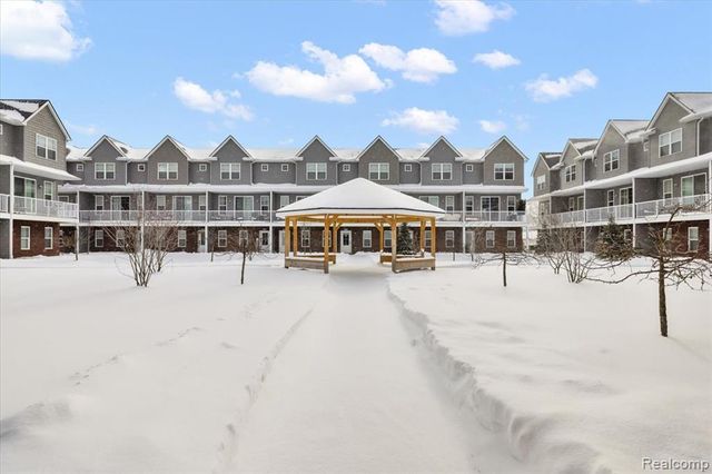 3951 Trailwaycommons Circle, Auburn Hills, MI 48326