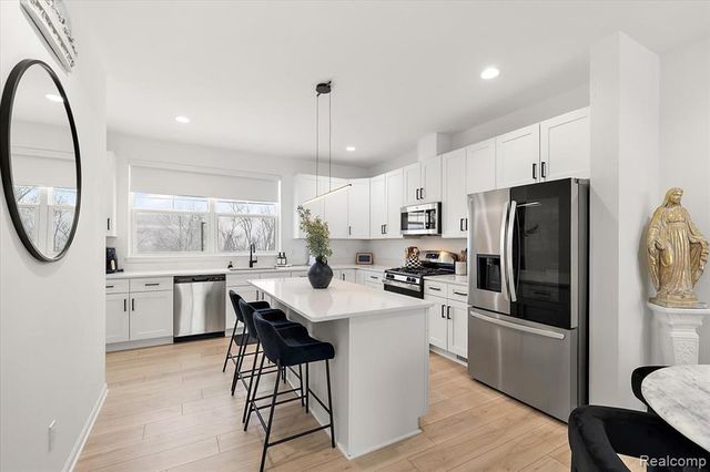 3951 Trailwaycommons Circle, Auburn Hills, MI 48326