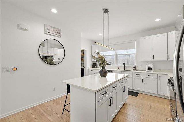 3951 Trailwaycommons Circle, Auburn Hills, MI 48326