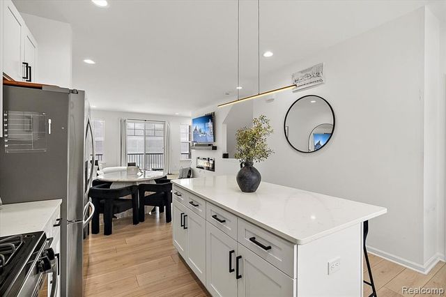 3951 Trailwaycommons Circle, Auburn Hills, MI 48326