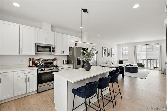 3951 Trailwaycommons Circle, Auburn Hills, MI 48326