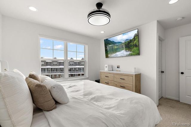 3951 Trailwaycommons Circle, Auburn Hills, MI 48326