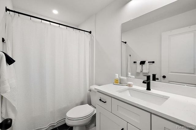 3951 Trailwaycommons Circle, Auburn Hills, MI 48326