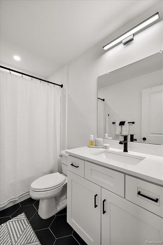 3951 Trailwaycommons Circle, Auburn Hills, MI 48326