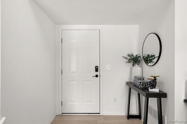 3951 Trailwaycommons Circle, Auburn Hills, MI 48326