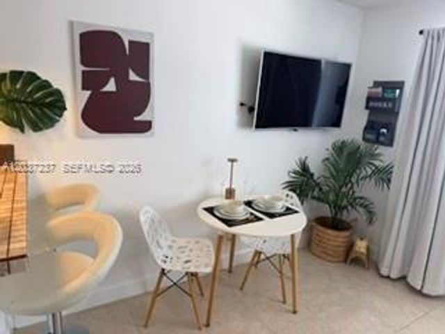 17 NE 2nd Avenue 203, Dania Beach, FL 33004