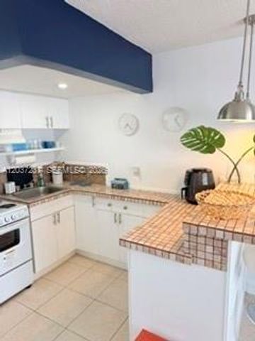 17 NE 2nd Avenue 203, Dania Beach, FL 33004
