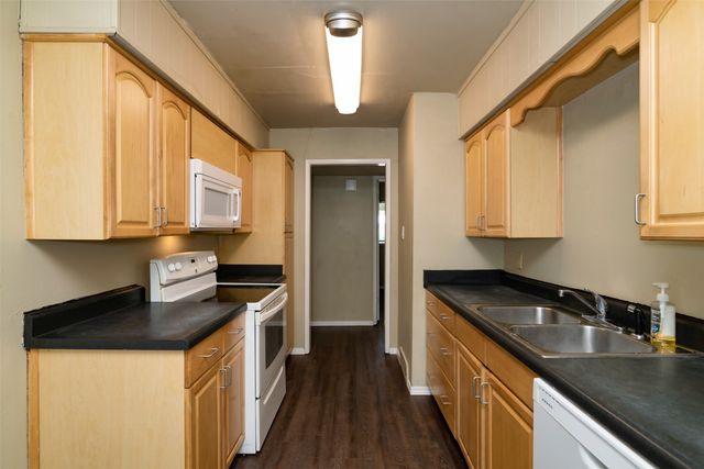 3230 Ridgeview Circle, Irving, TX 75062